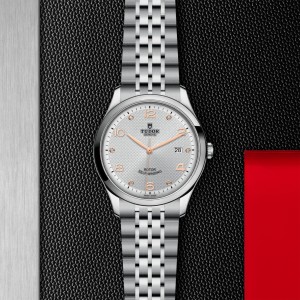 TUDOR 1926 thumb 1