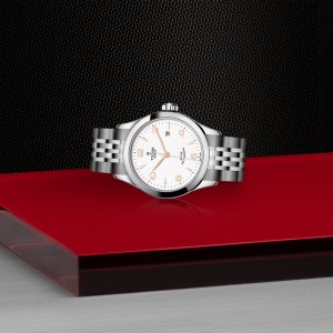 TUDOR 1926 thumb 1