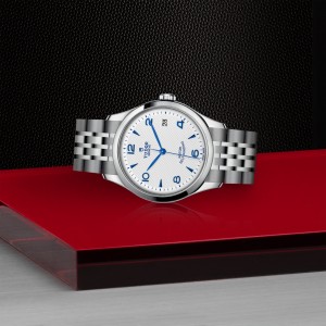 TUDOR 1926 thumb 1