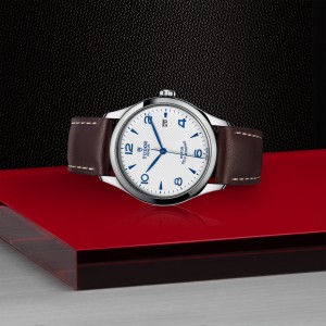 TUDOR 1926 thumb 1