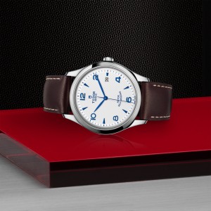 TUDOR 1926 thumb 1